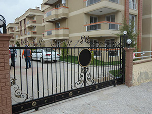 Otomatik yana kayar kapılar